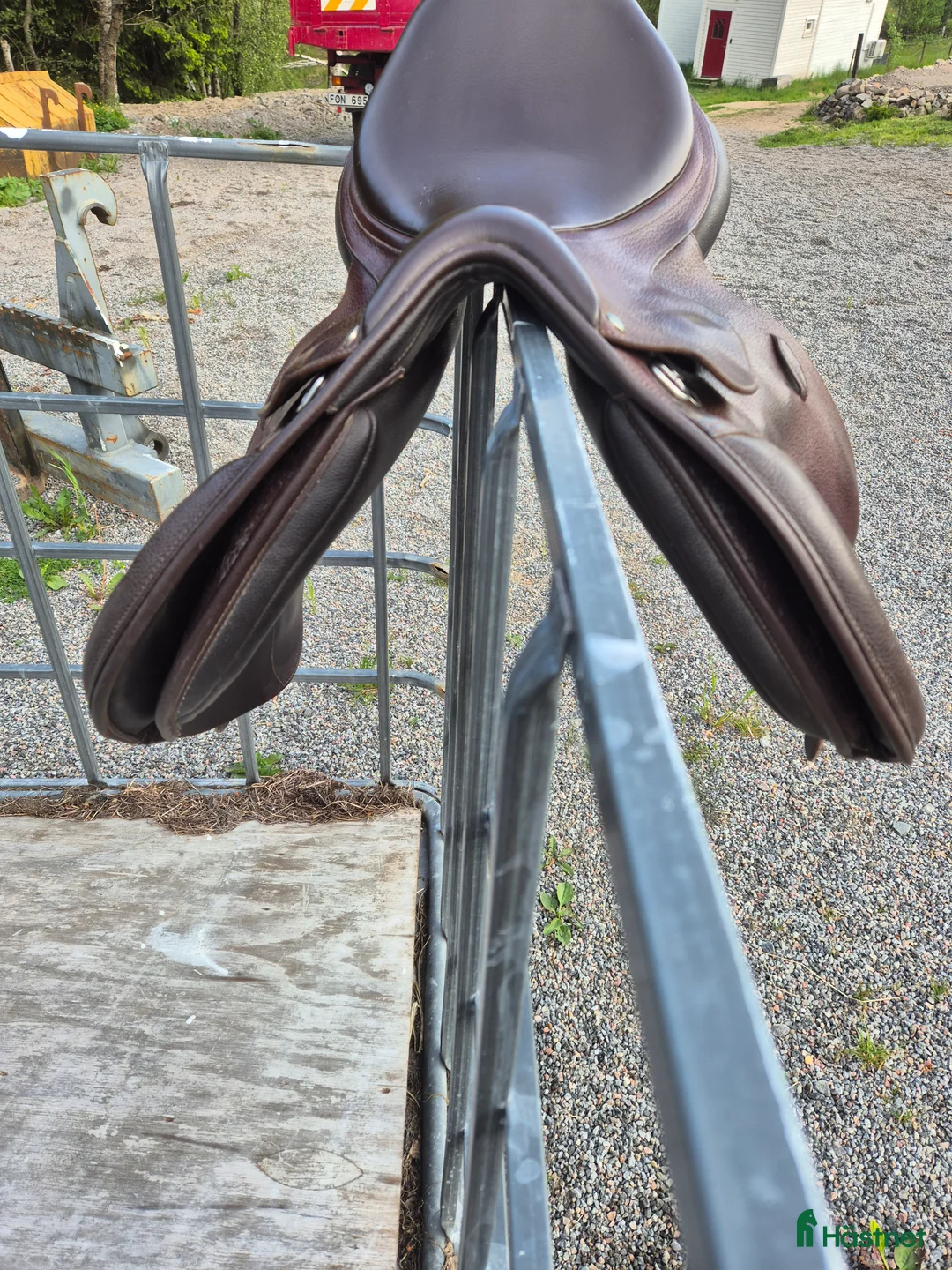 Sadlar hästutrustning till salu: Arena Hoppsadel i Tungelsta - Annons 2