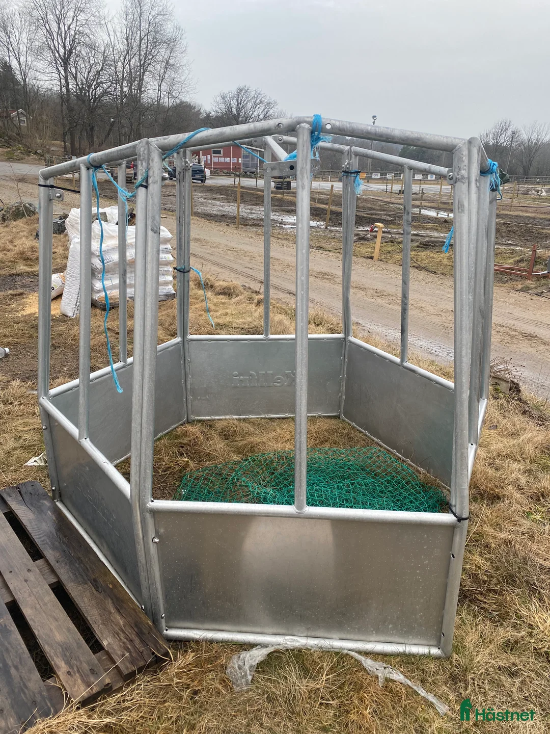 Stallinredning, stängsel & gård övrig utrustning till salu: Foderhäck - Annons 2
