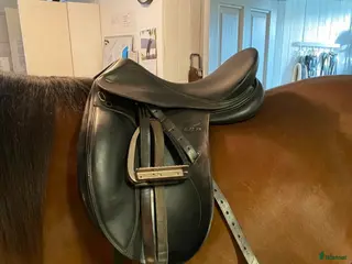Sadlar hästutrustning DRESSYR SADEL i Tidaholm - Annons 6