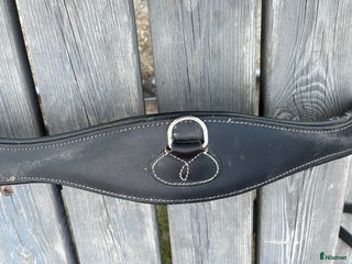 Sadeltillbehör hästutrustning till salu: Sadelgjord och stigläder i Sundsvall - Annons 24