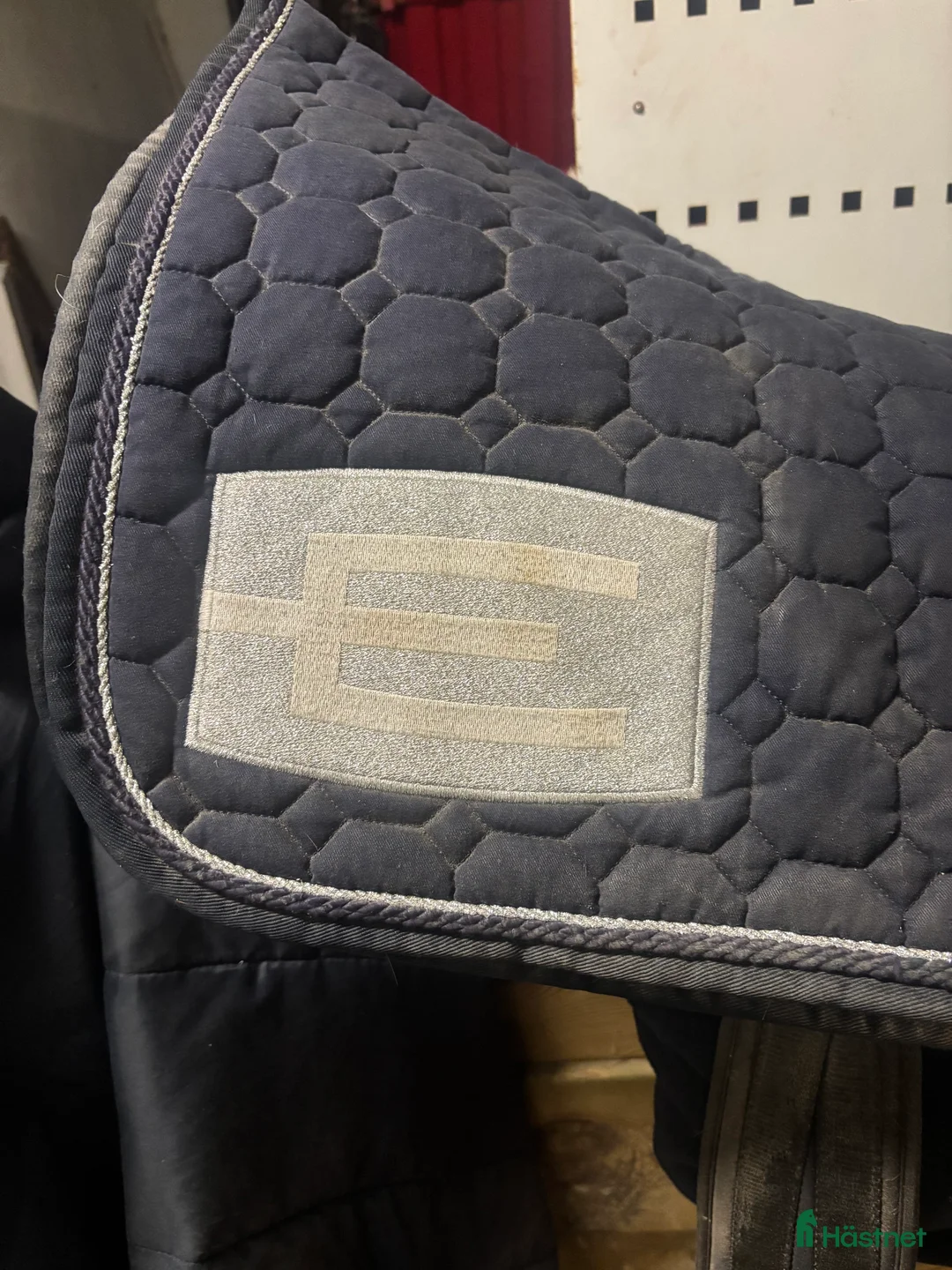 Schabrak & Vojlockar hästutrustning till salu: Fint e logga schabrak  i Vara - Annons 3