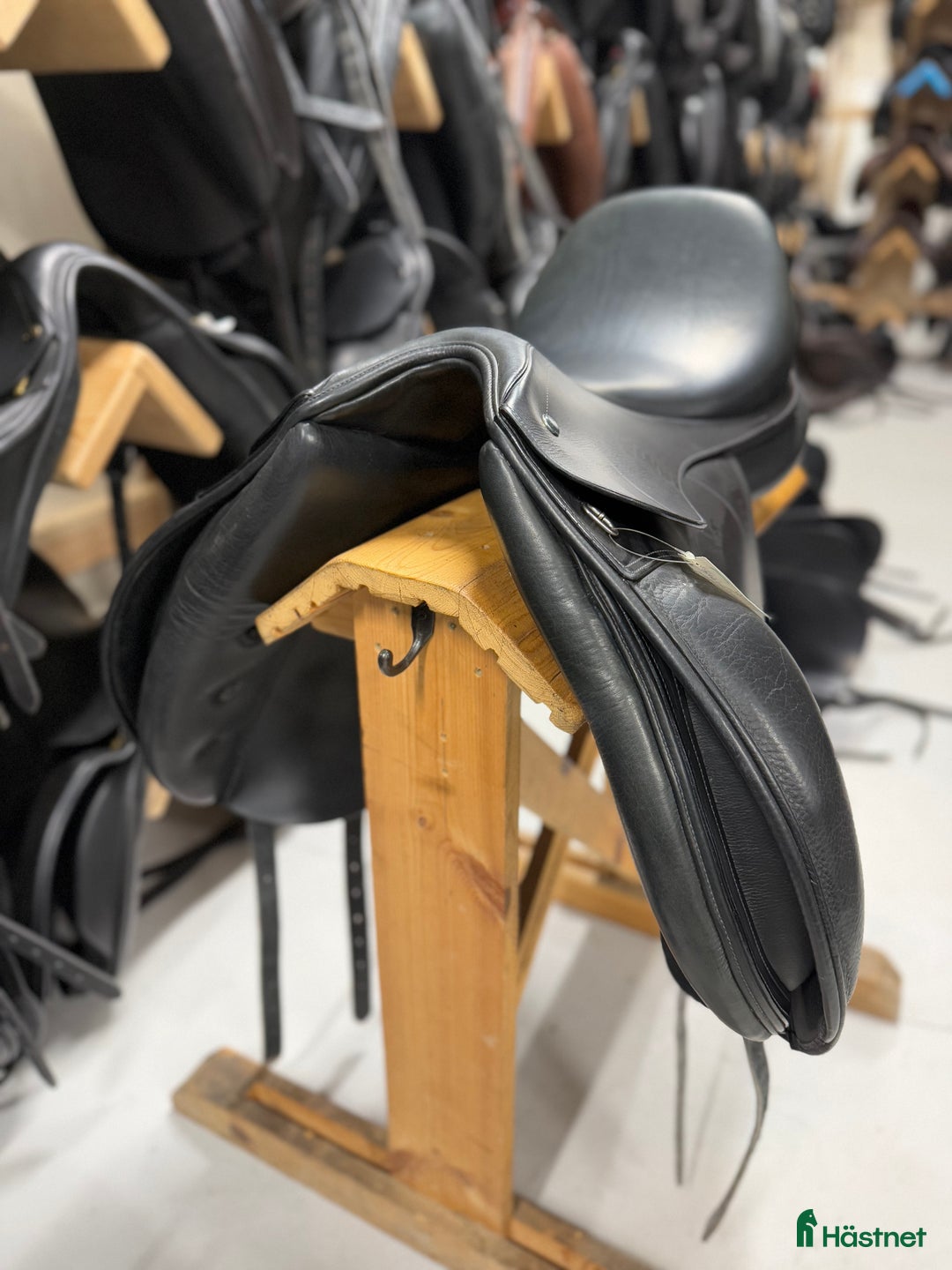 Sadlar hästutrustning till salu: REA 25% Ikonic Classic Dressyr i Knivsta - Annons 2