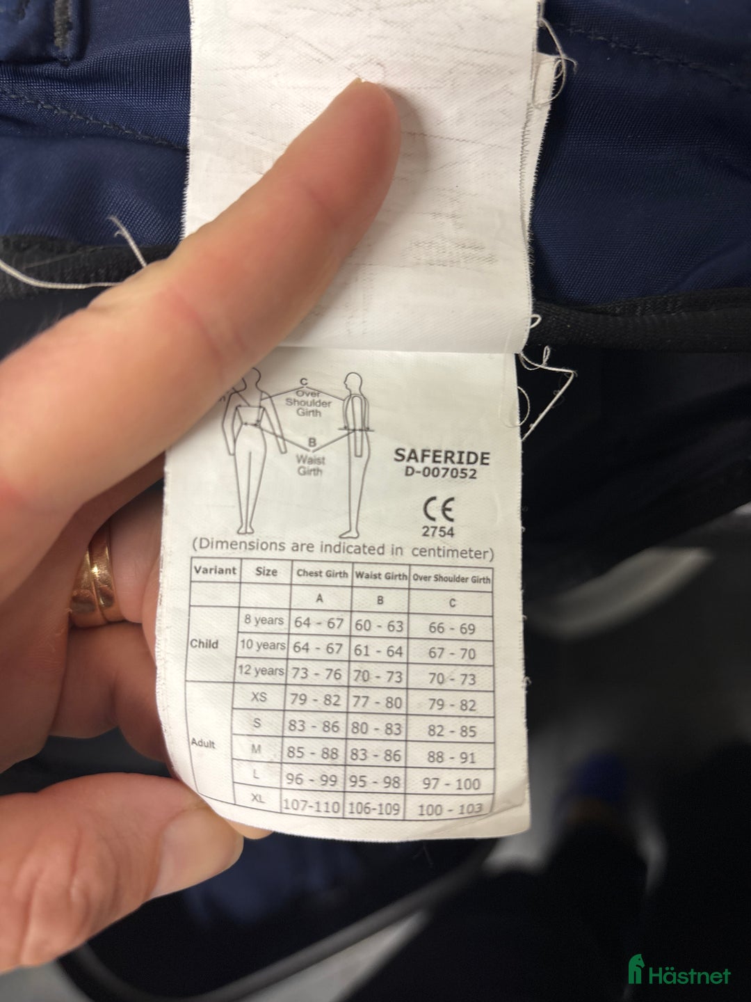 Säkerhetsvästar ryttarutrustning till salu: Riders company säkerhetsväst strl 12 i Färjestaden - Annons 2