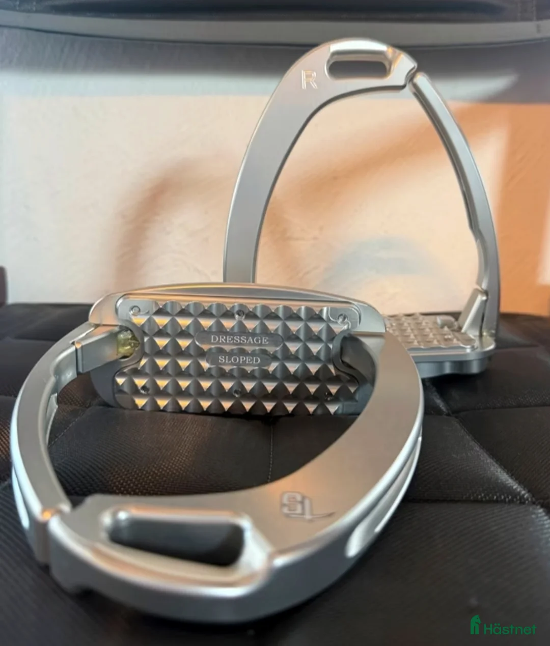 Stigbyglar hästutrustning till salu: Venice Dressage Sloped Tech stigbyglar  - Annons 2
