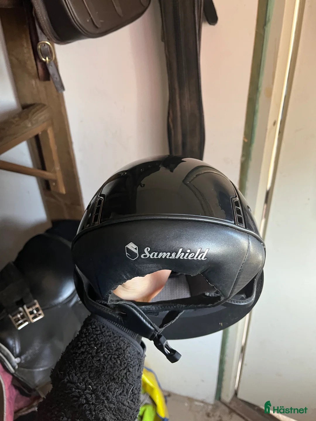 Hjälmar ryttarutrustning till salu: Smashield miss shield glossy i nyskick själjes! - Annons 2