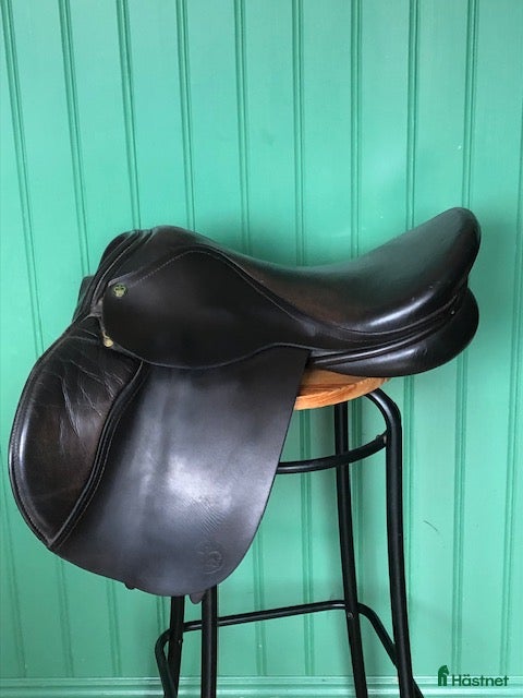 Sadlar hästutrustning till salu: Crown ponnyhoppsadel i Falun - Annons 3