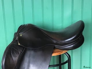 Sadlar hästutrustning till salu: Crown ponnyhoppsadel i Falun - Annons 6