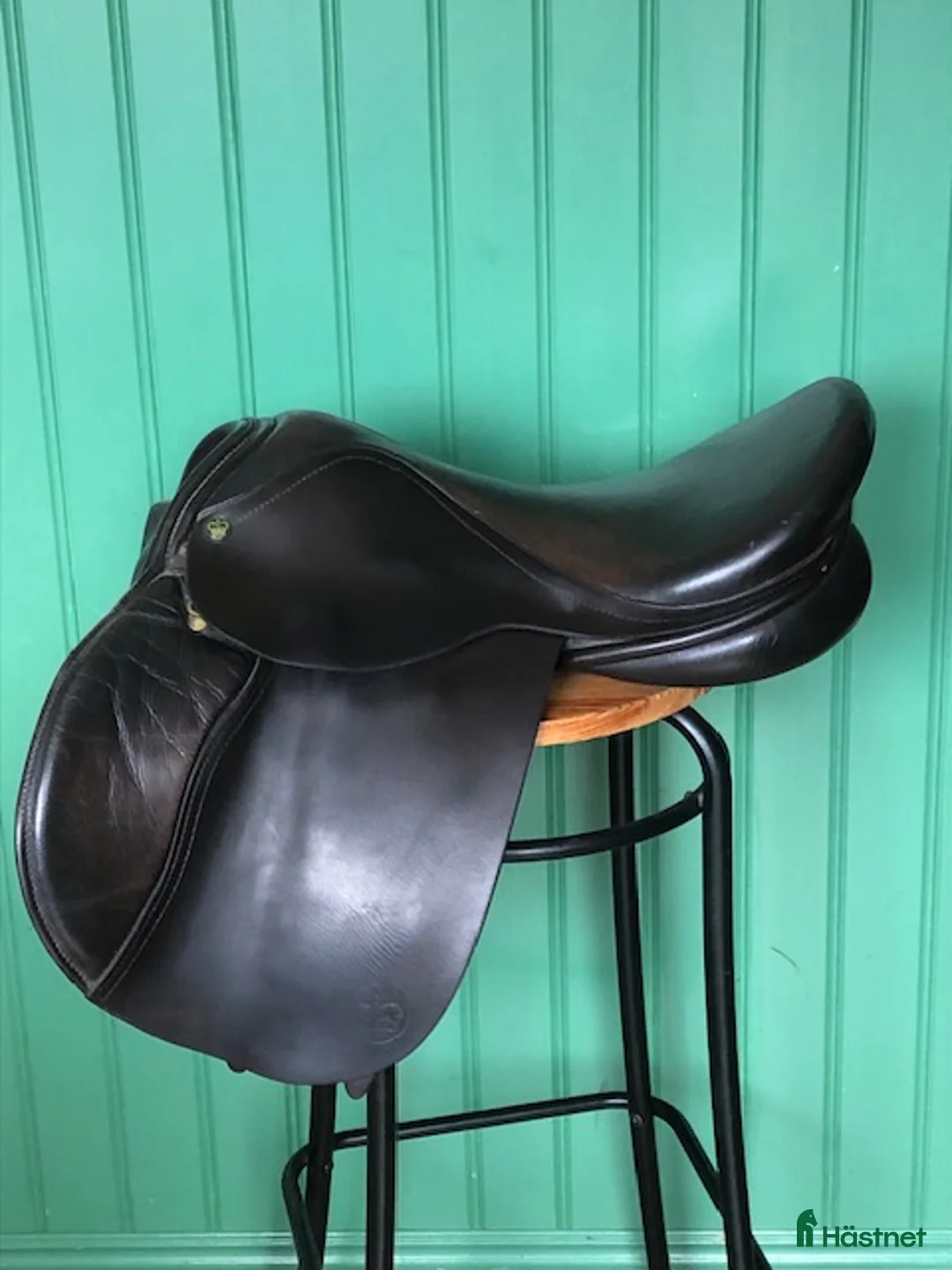 Sadlar hästutrustning till salu: Crown ponnyhoppsadel i Falun - Annons 1