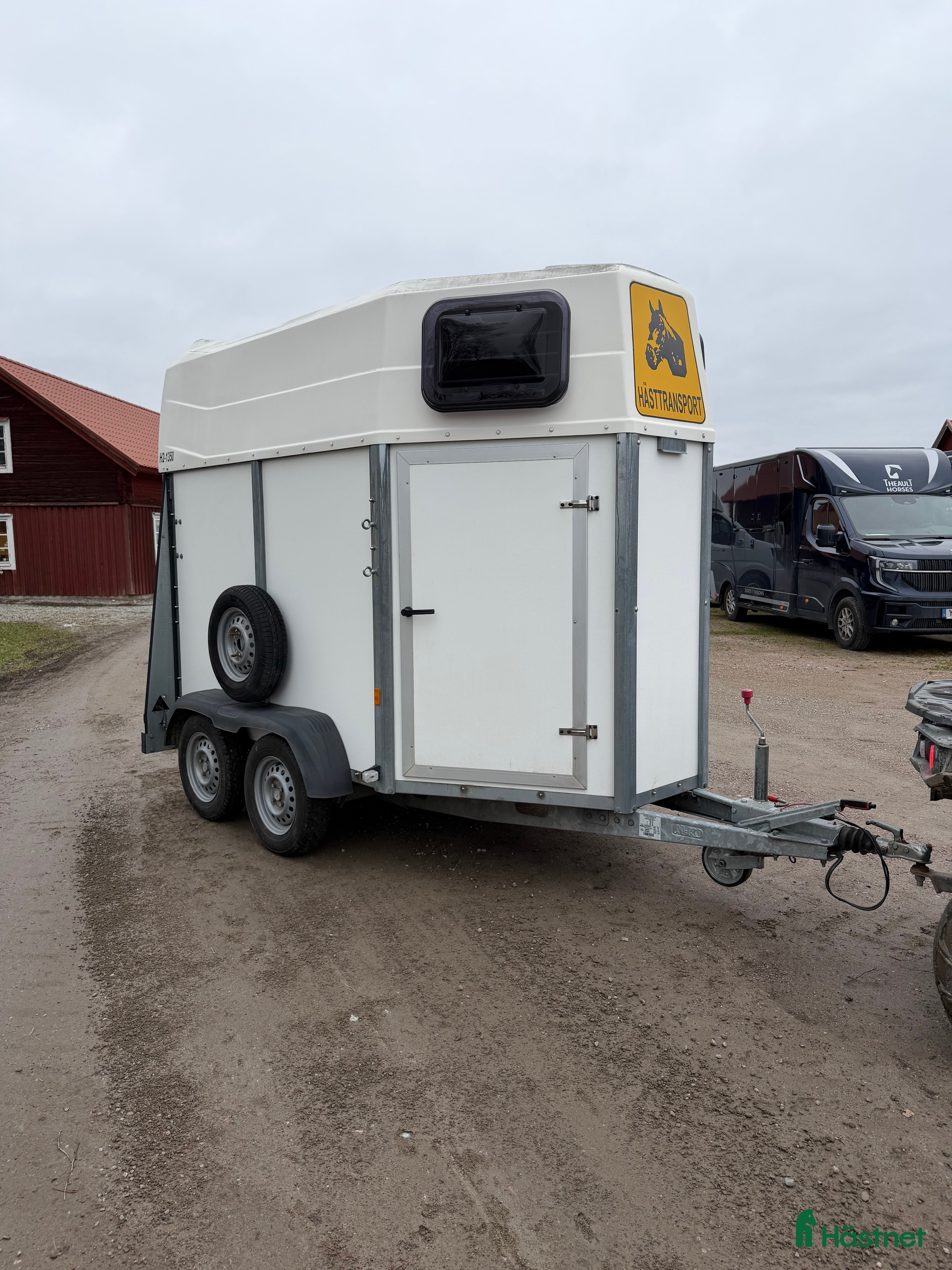 Hästtransporter  fordon & transport till salu: Värmlandsvagen-17 Kompositgolv nya väggar  i Västerås - Annons 3