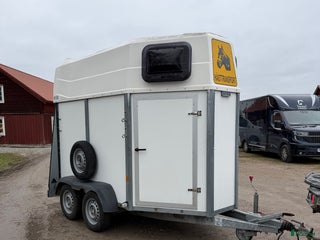 Hästtransporter fordon & transport till salu: Värmlandsvagen-17 Kompositgolv nya väggar i Västerås - Annons 17