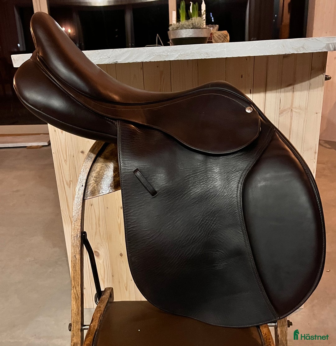 Sadlar hästutrustning till salu: Bates All Purpose HART – mycket fint skick i Fårö - Annons 2