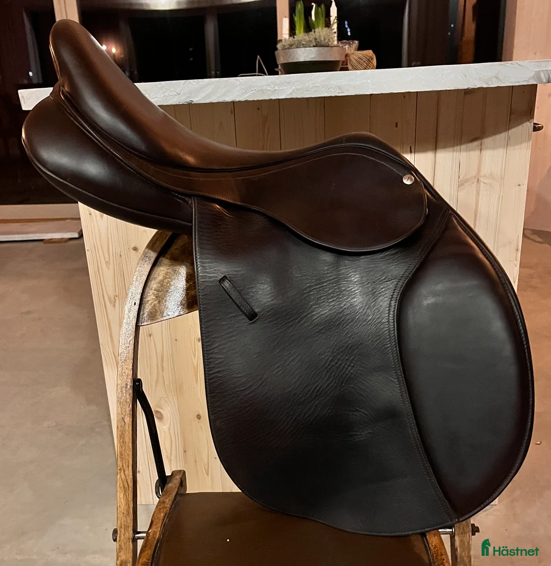 Sadlar hästutrustning till salu: Bates All Purpose HART – mycket fint skick i Fårö - Annons 2