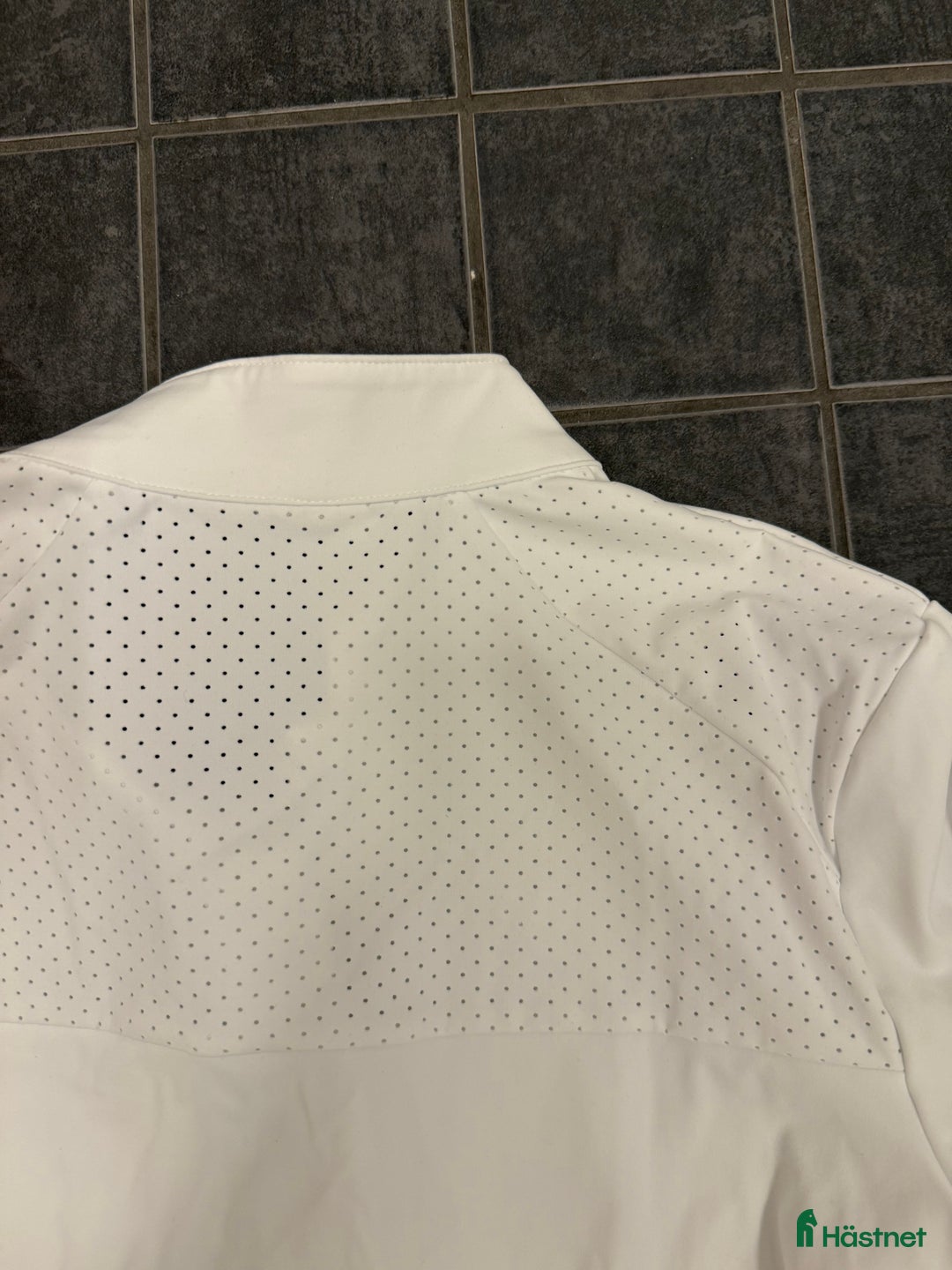 Övrigt Ridkläder ryttarutrustning till salu: Ny Maya Delorez tävlingstopp strl S i Lund - Annons 3