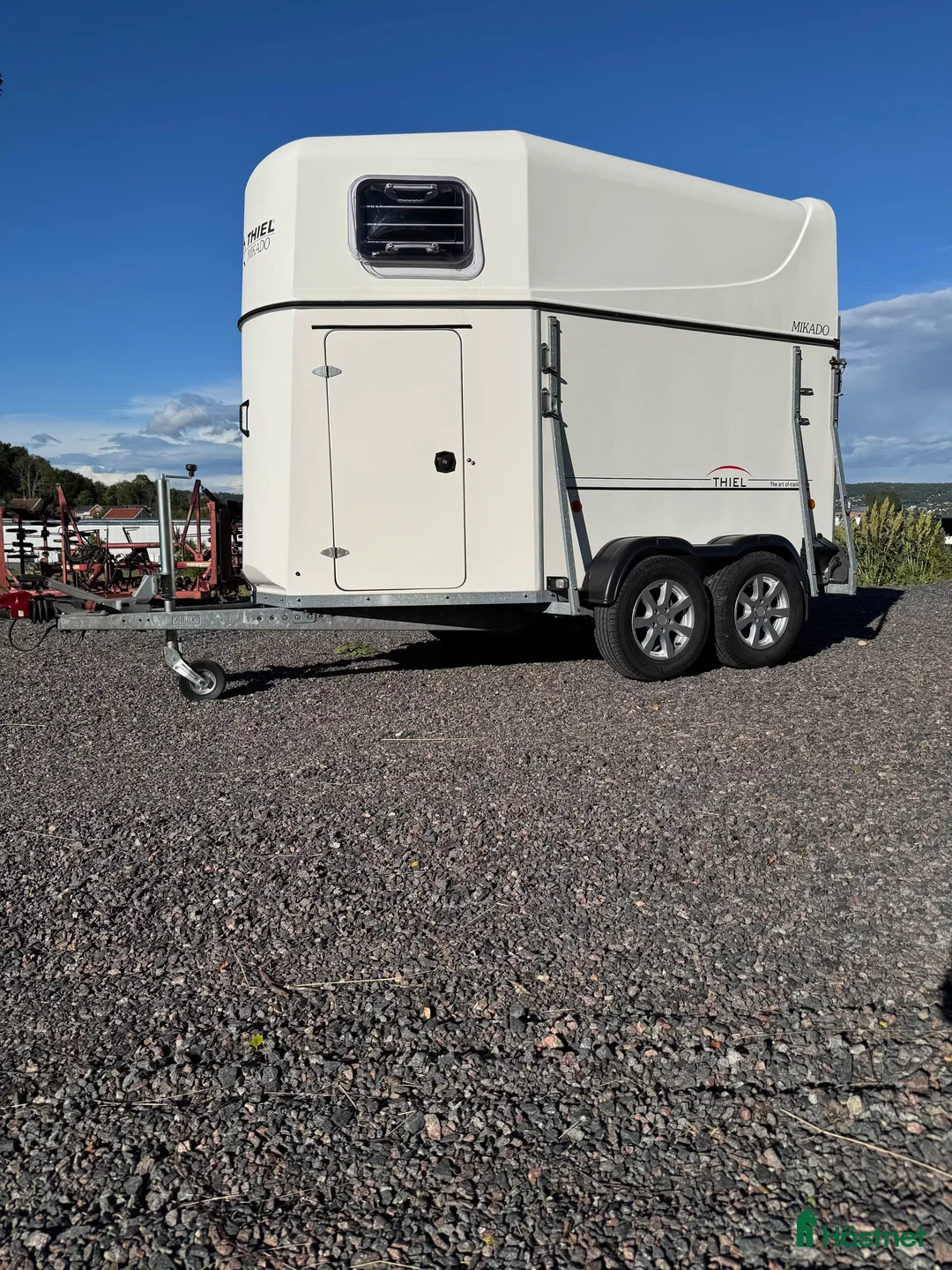 Hästtransporter  fordon & transport till salu: Thiel- Frontutlastning - Annons 1