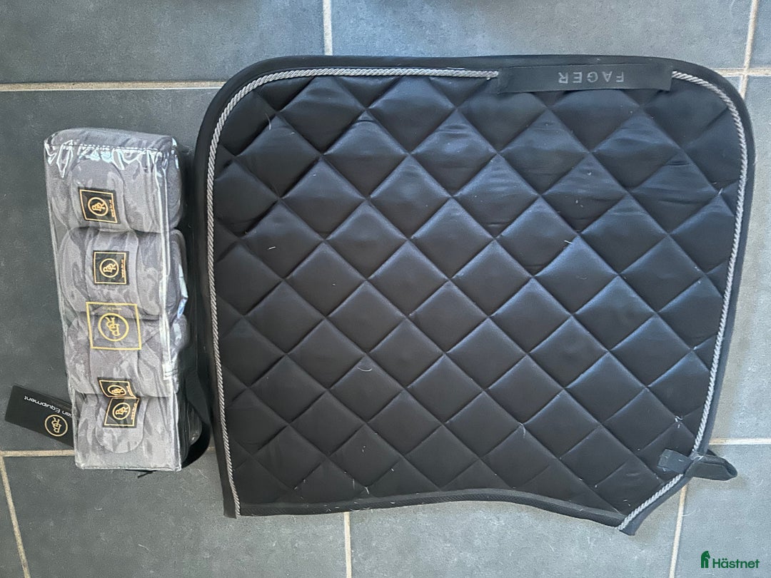 Schabrak & Vojlockar hästutrustning till salu: Fager schabrak med nya matchende lindor  i Vellinge - Annons 3