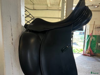 Sadlar hästutrustning till salu: Superfin dressyrsadel i exceptionellt skick! i Götene - Annons 6