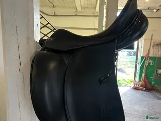 Sadlar hästutrustning Superfin dressyrsadel i exceptionellt skick! i Götene - Annons 7