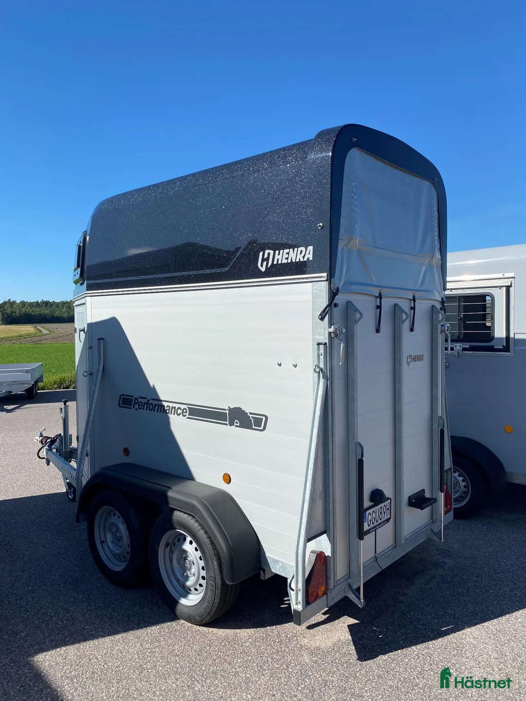 Hästtransporter  fordon & transport till salu: Robust 1,5-hästars Henra med hög lastvikt - Annons 2