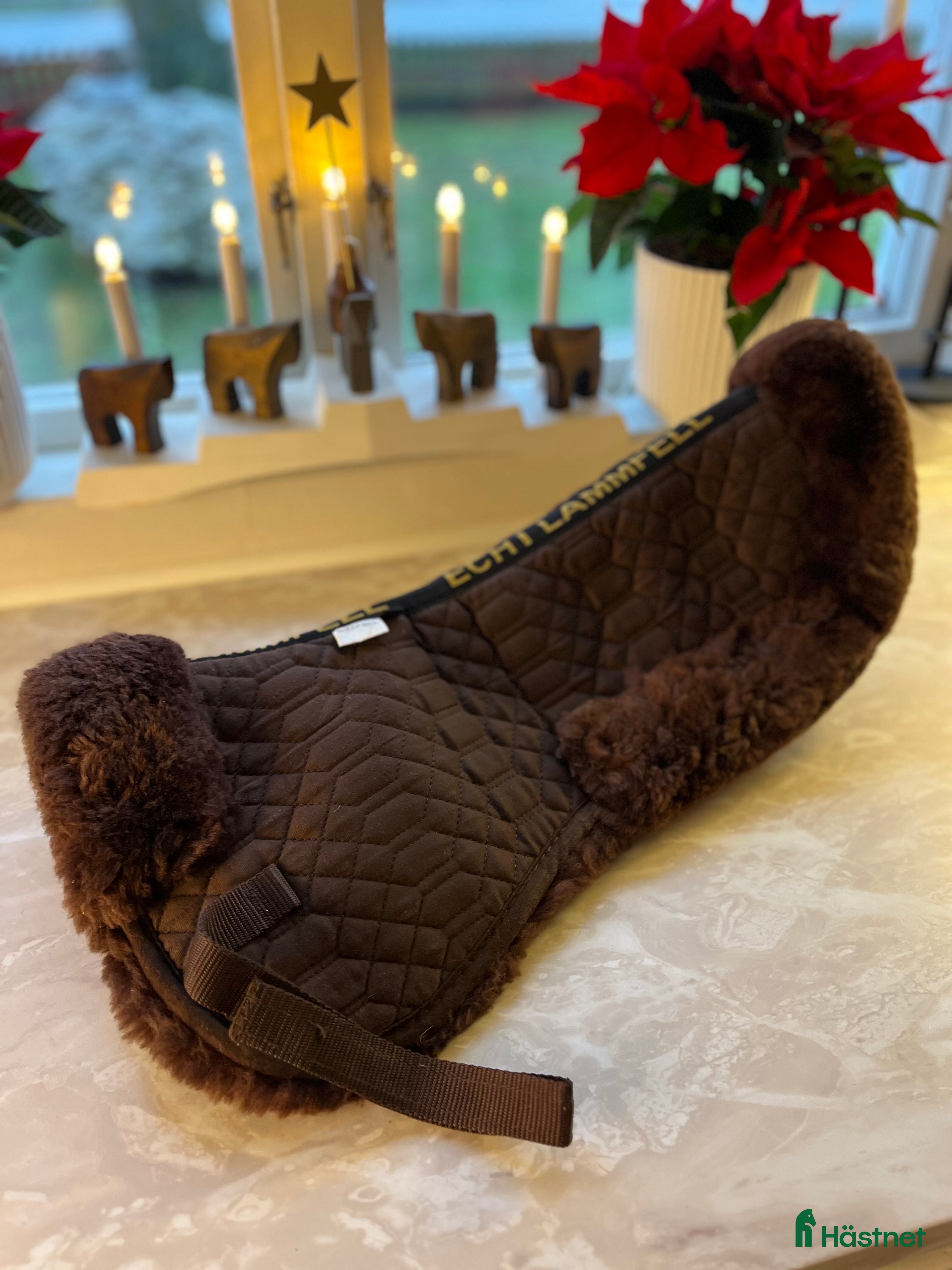 Sadeltillbehör hästutrustning till salu: SADELPAD AV ÄKTA FÅRULL! i Stånga - Annons 4