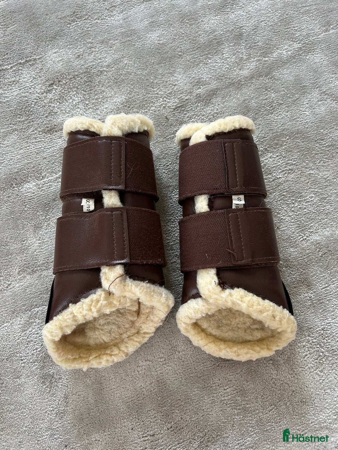 Benskydd hästutrustning till salu: Fluffiga Benskydd  i Nynäshamn - Annons 2