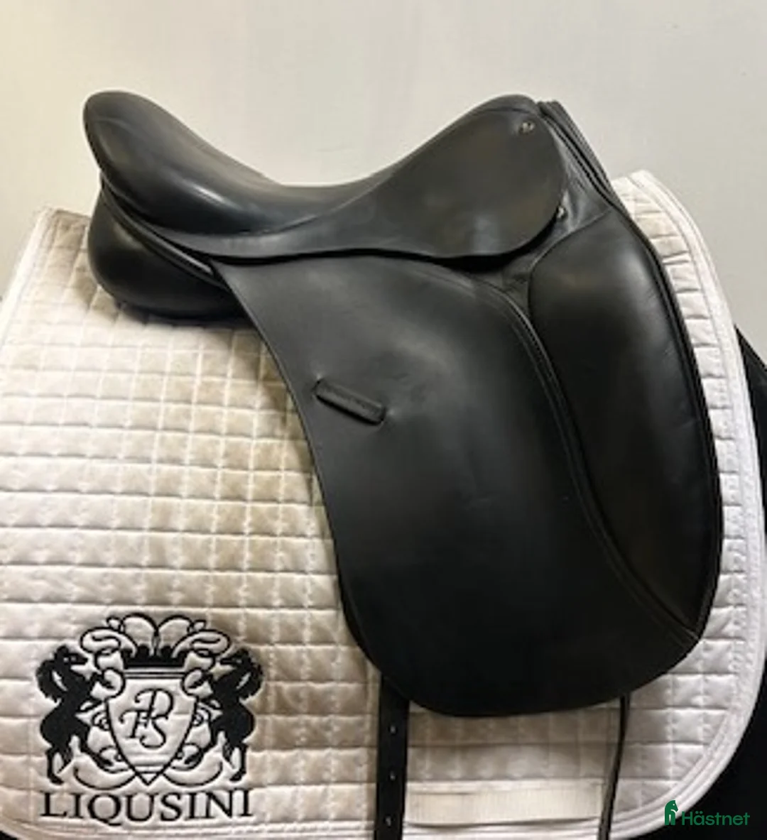 Sadlar hästutrustning till salu: Dressyrsadel Jeremy Rudge 17" i Uppsala - Annons 1