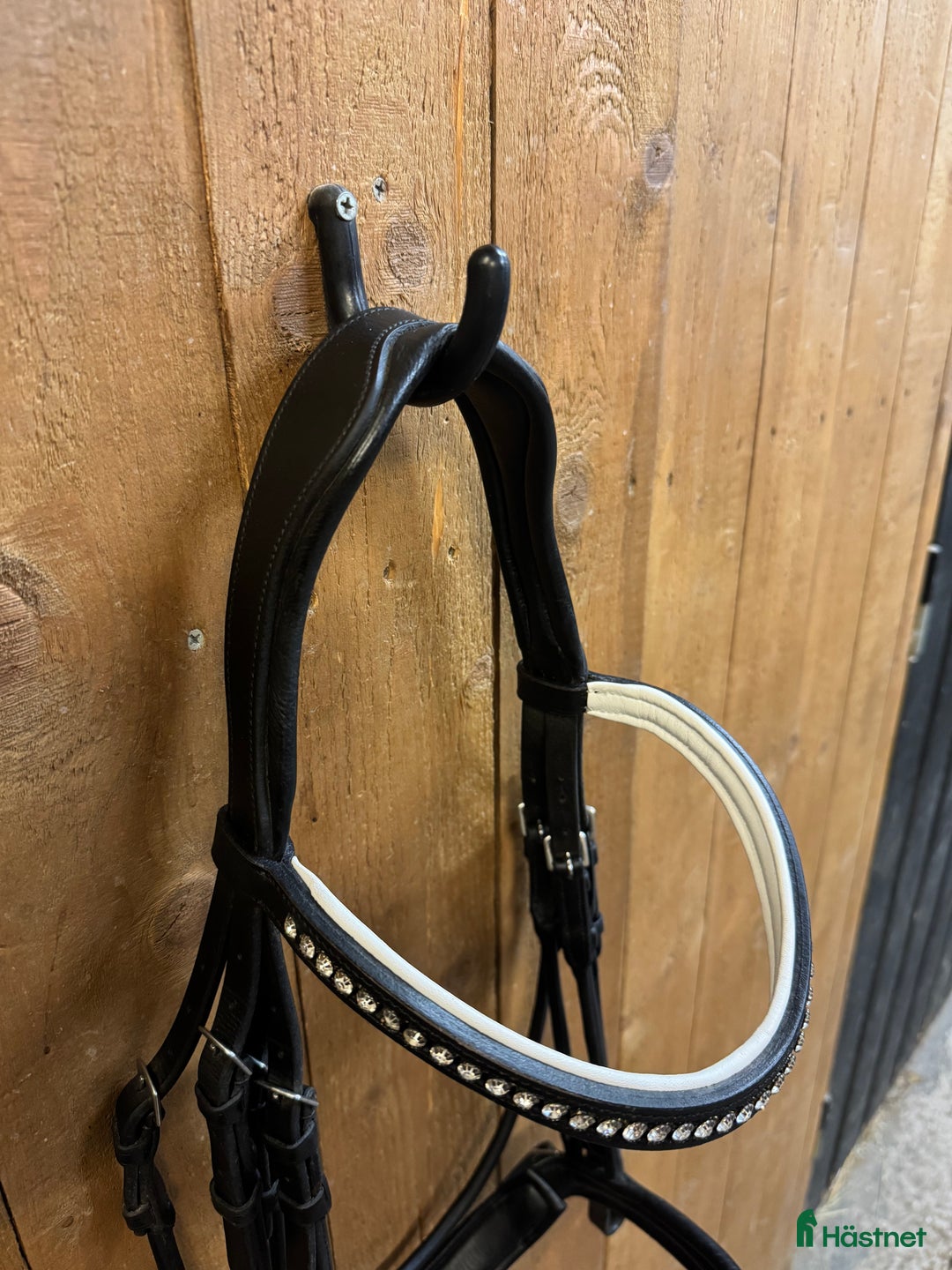 Träns hästutrustning till salu: Rundsytt kandar med lackad nosgrimma  i Hofors - Annons 3