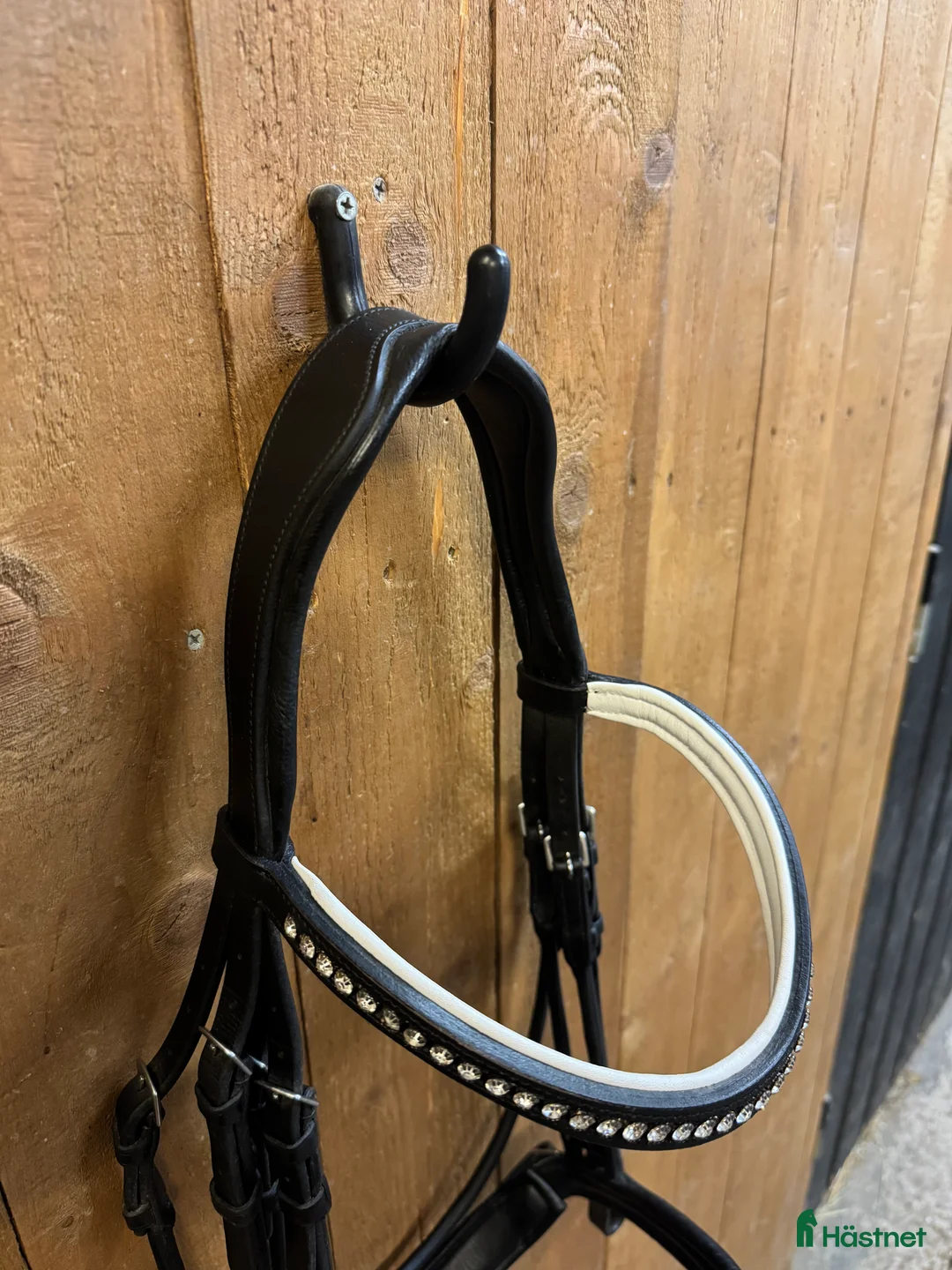 Träns hästutrustning till salu: Rundsytt kandar med lackad nosgrimma  i Hofors - Annons 3