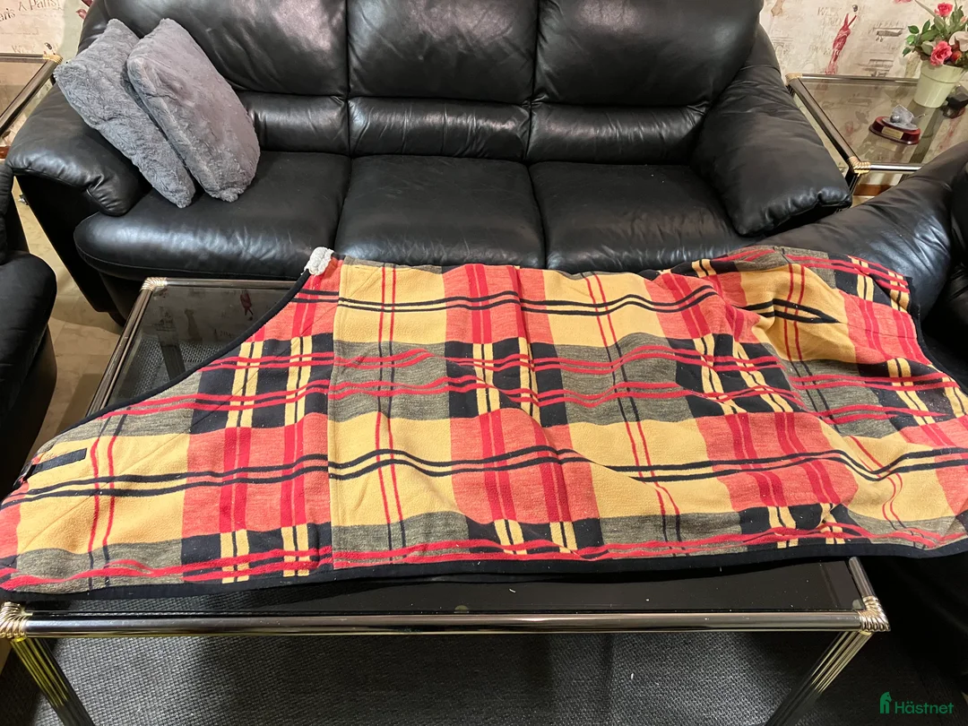 Täcken hästutrustning till salu: Tjockt fleecetäcke  - Annons 1