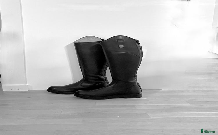 Ridstövlar ryttarutrustning till salu: Ridstövlar Mountain Horse i Stockholm - Annons 1