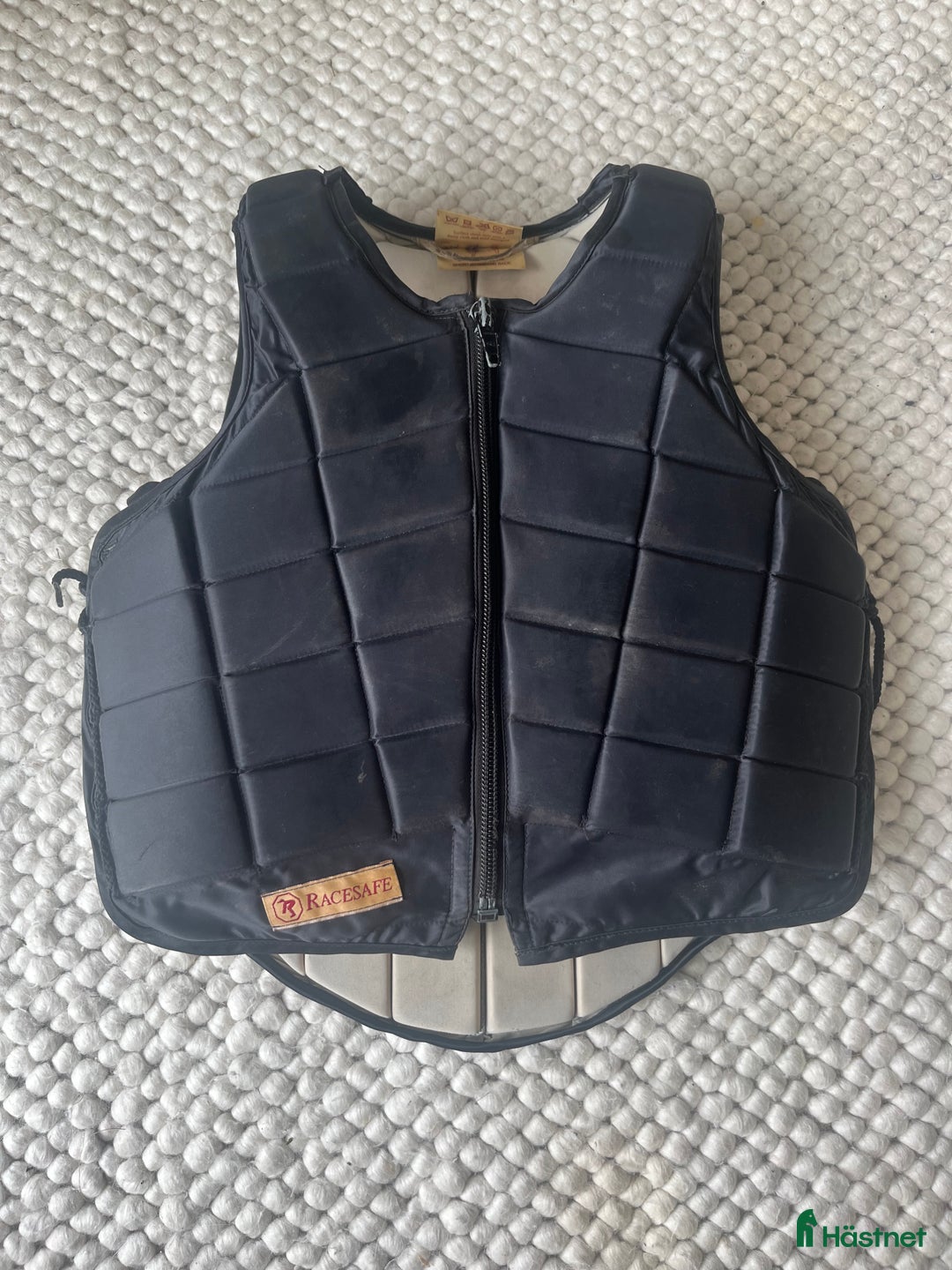 Säkerhetsvästar ryttarutrustning till salu: Racesafe i Varberg - Annons 1