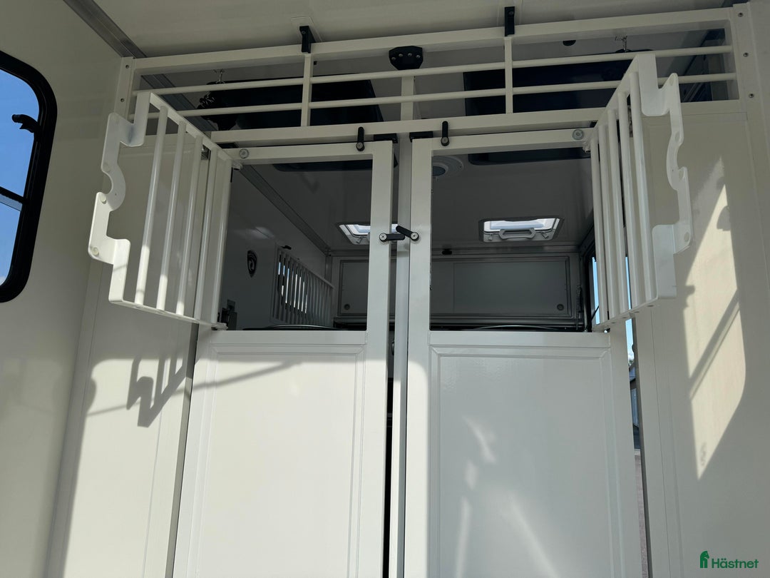 Hästlastbilar  fordon & transport till salu: PARAGAN EQUISTAR 3XL STUTERI  i Köping - Annons 12