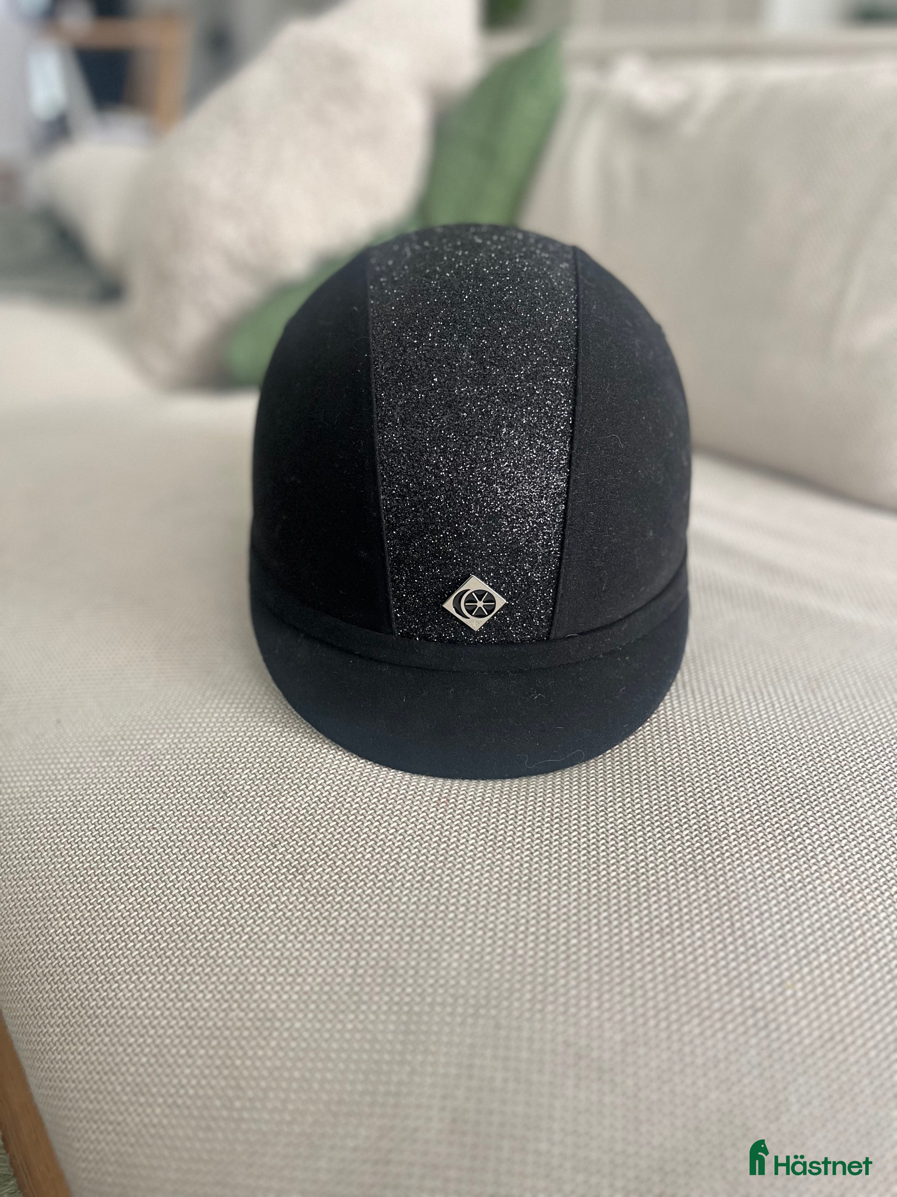 Hjälmar ryttarutrustning till salu: Charles Owen hjälm i Ås - Annons 4