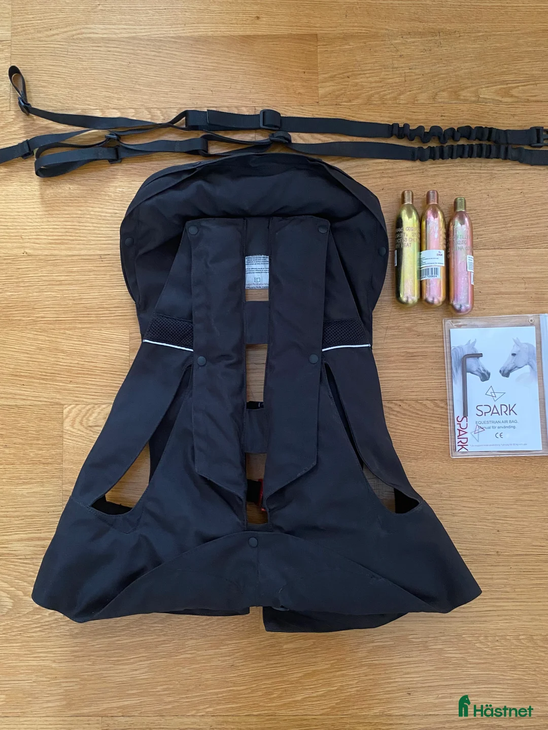 Säkerhetsvästar ryttarutrustning till salu: Paketpris EQ3 Spark Air Vest (Spark M2) strl Small - Annons 2