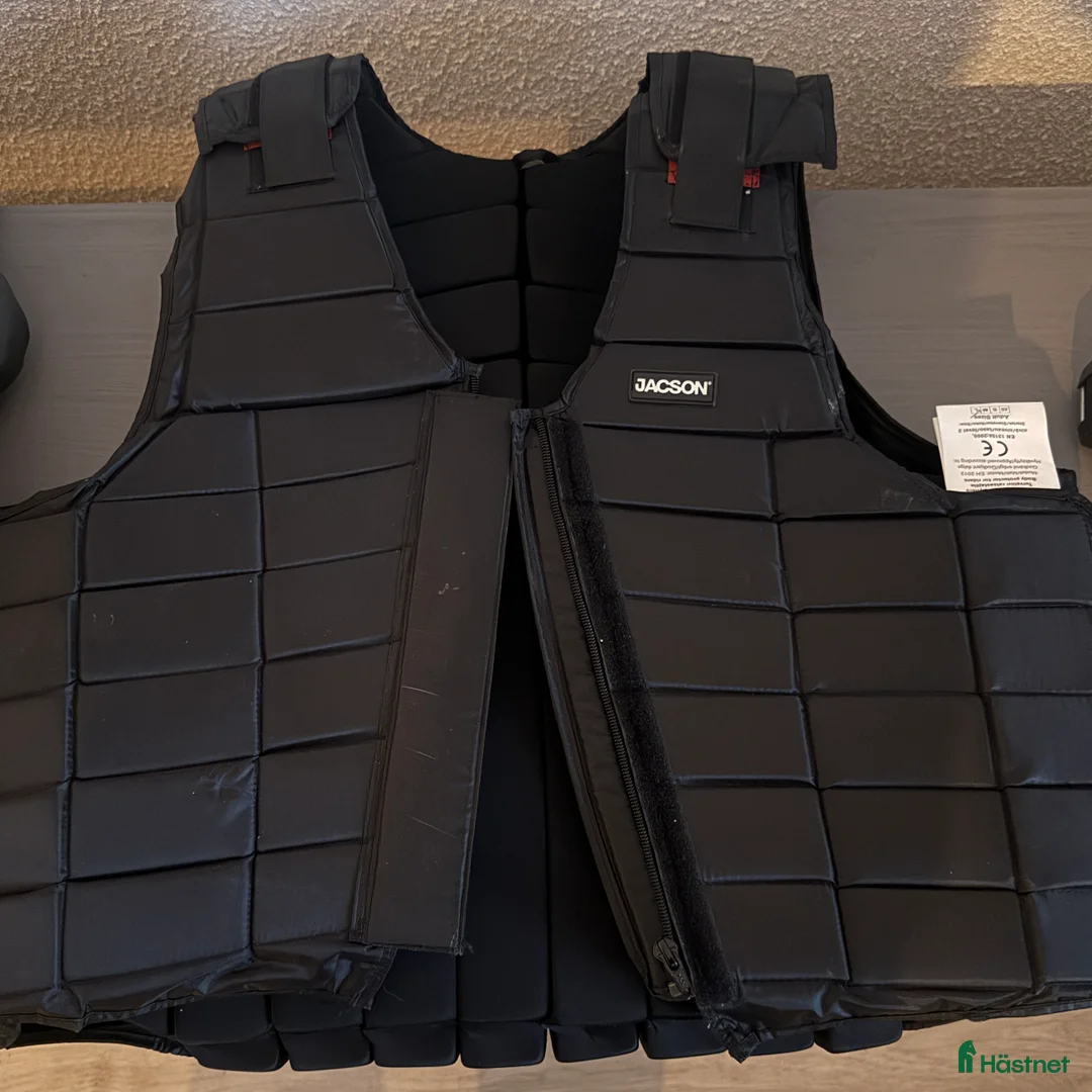 Säkerhetsvästar ryttarutrustning till salu: Jacson Säkerhetsväst i Fagersta - Annons 1
