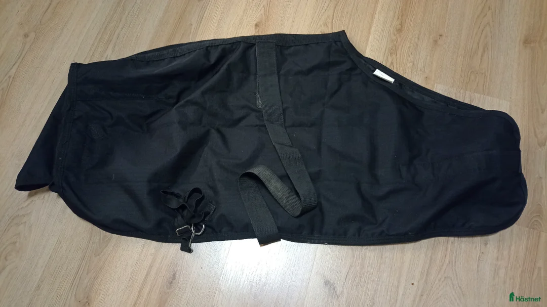 Täcken hästutrustning till salu: Litet utetäcke 70 cm i Stigtomta - Annons 1