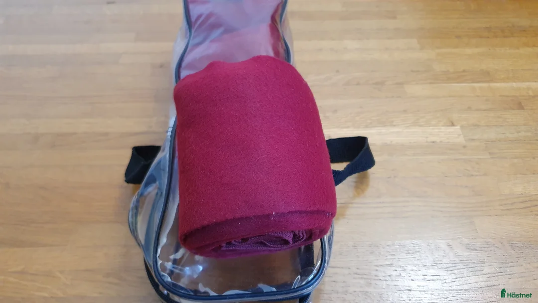 Övrig Hästutrustning hästutrustning till salu: Röda benlindor (hallonrosa såld) i Haninge - Annons 3