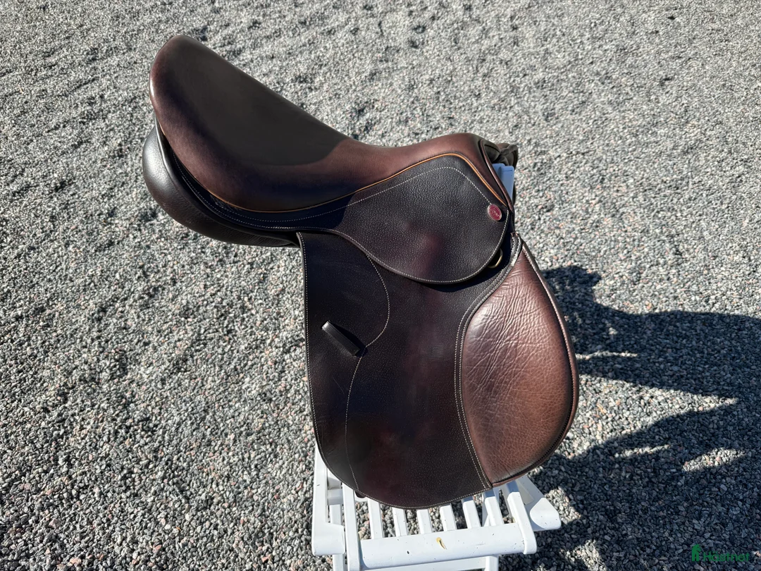 Sadlar hästutrustning till salu: Hoppsadel Lippo Fazzino 17’ i Vallentuna - Annons 2