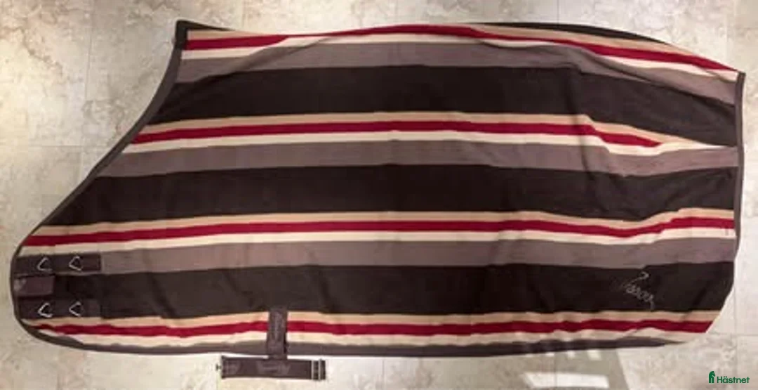 Täcken hästutrustning till salu: Pessoa fleecetäcke stl 155 i Vallentuna - Annons 1