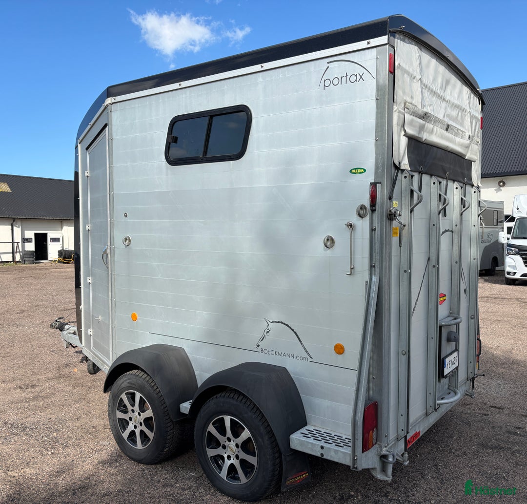 Hästtransporter  fordon & transport till salu: Böckmann Portax Hästtransport i Laholm - Annons 2