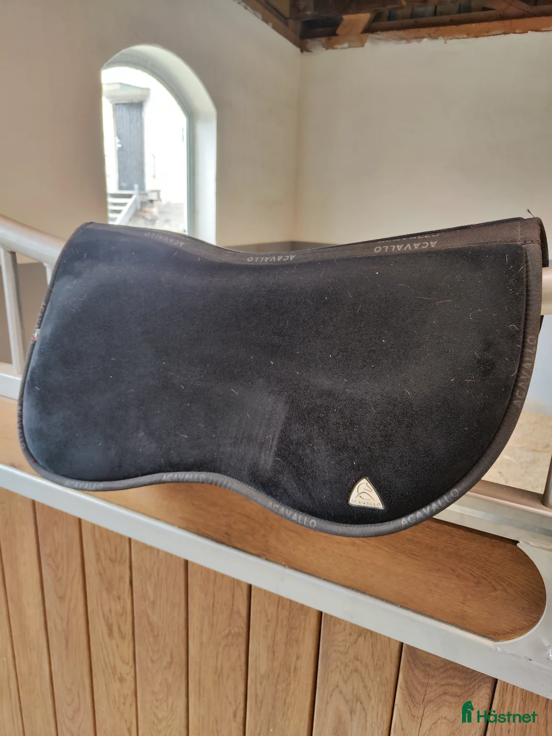 Sadeltillbehör hästutrustning till salu: Svart Acavallo memory foam pad - Annons 1