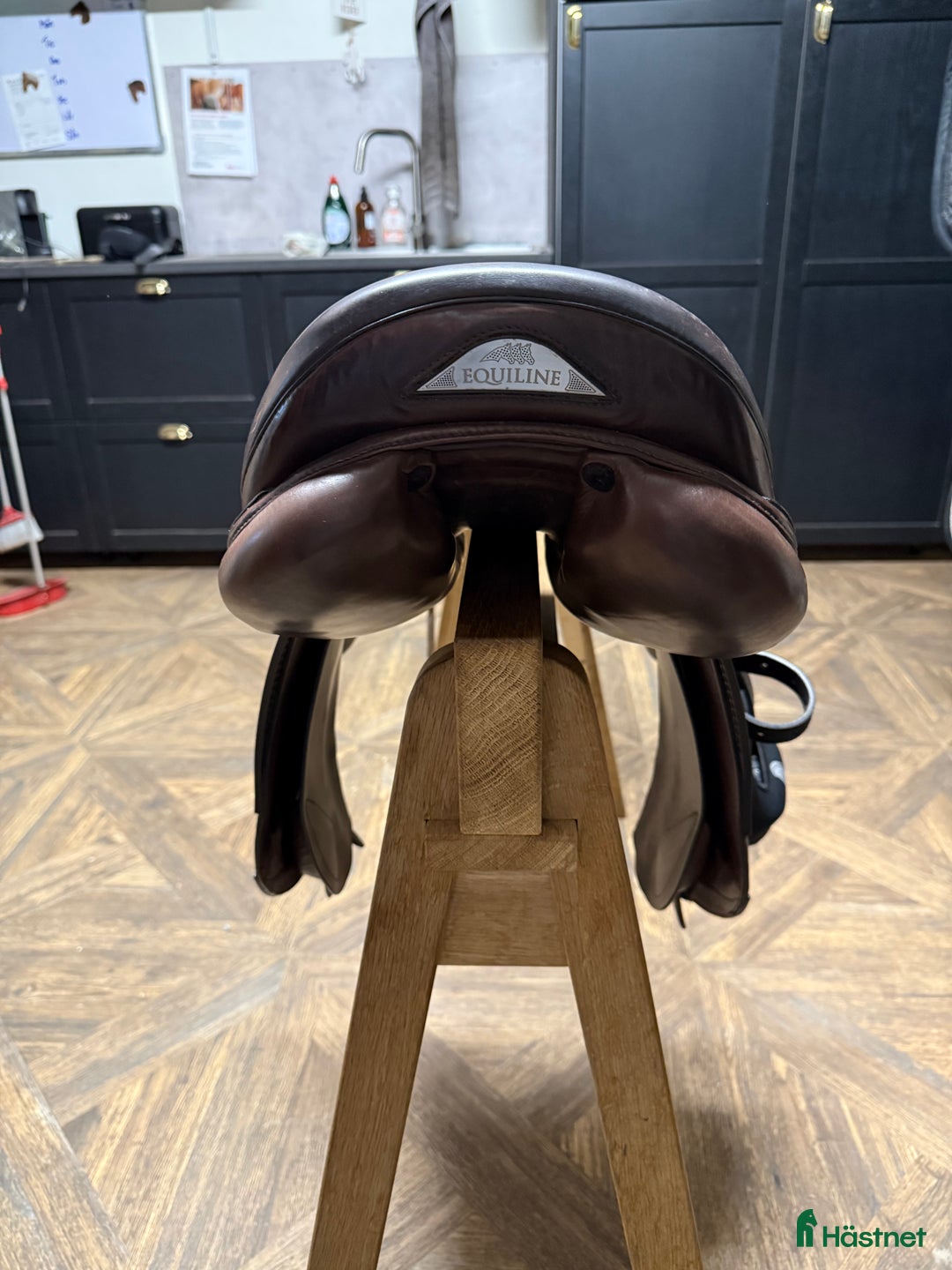 Sadlar hästutrustning till salu: Equiline closer hoppsadel 17” normal mot vid bom i Stenungsund - Annons 3