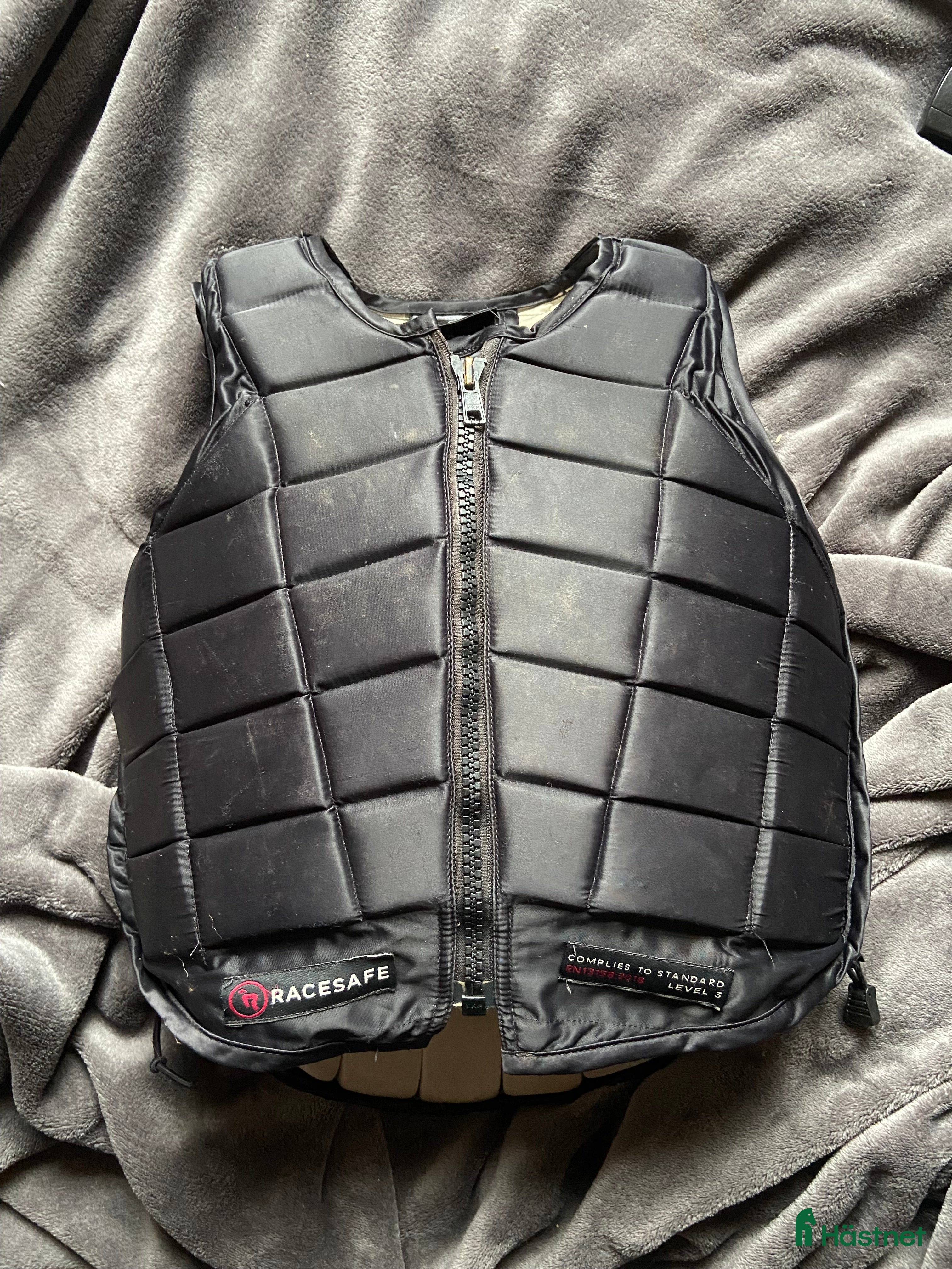 Säkerhetsvästar ryttarutrustning till salu: Racesafe väst children L - Annons 1