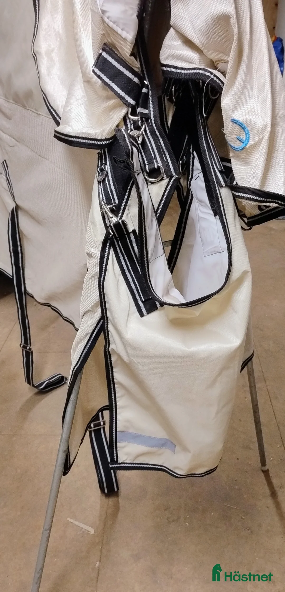 Täcken hästutrustning till salu: Regnflugtäcken för breda hästar  - Annons 4