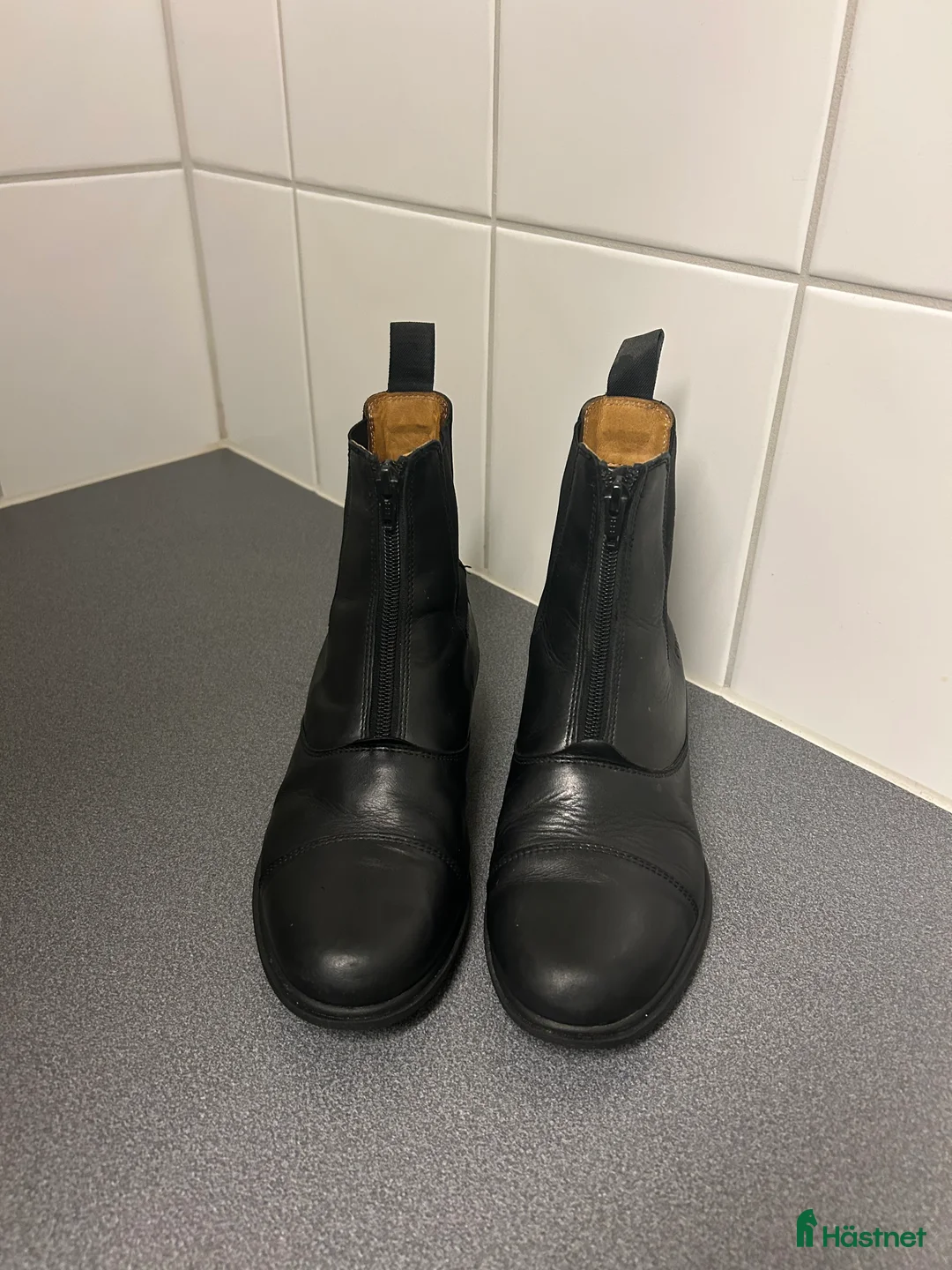 Ridstövlar ryttarutrustning till salu: Ridskor säljes strl 38 i Kungälv - Annons 1