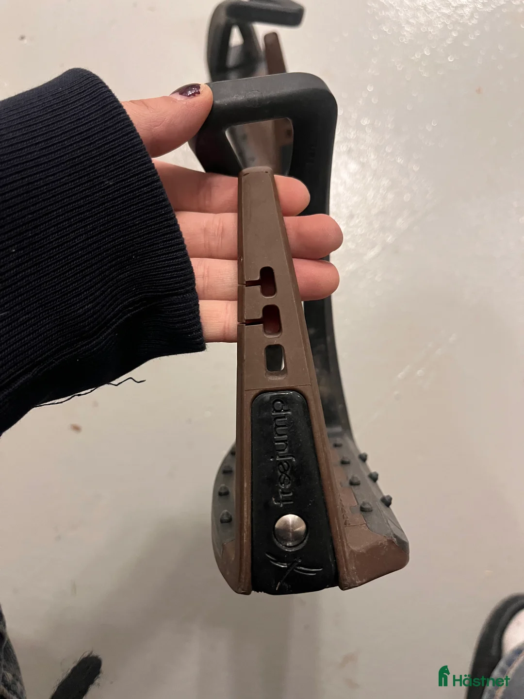 Stigbyglar hästutrustning till salu: Freejump stigbyglar  i Stockholm - Annons 2