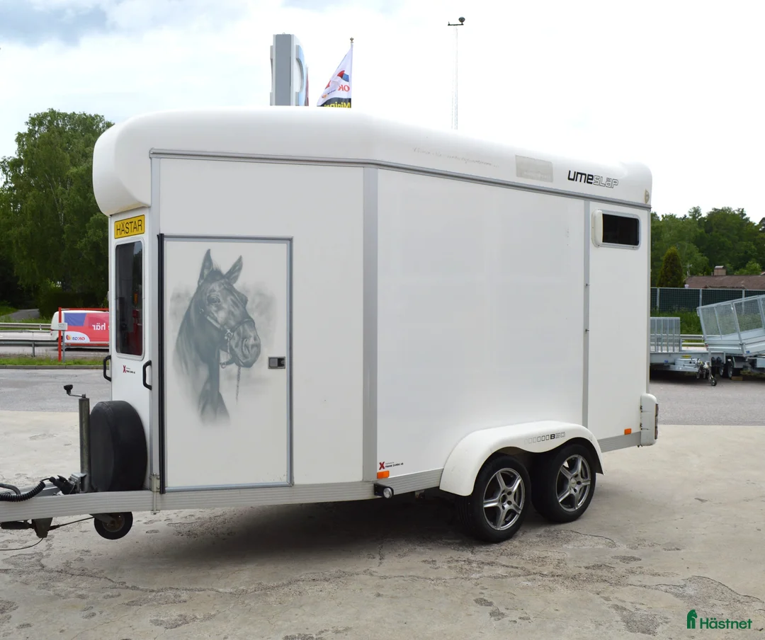 Hästtransporter  fordon & transport till salu: Umesläpet BB50 2013 Totalvikt 1990kg   - Annons 2