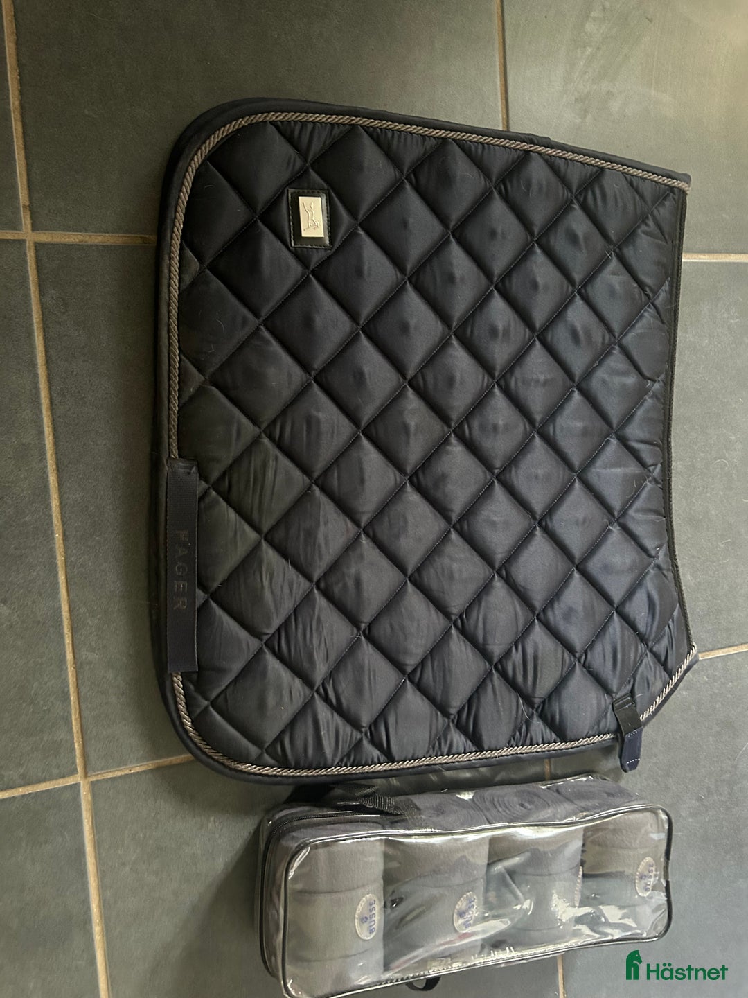 Schabrak & Vojlockar hästutrustning till salu: Fager schabrak och nya matchende lindor  i Vellinge - Annons 2