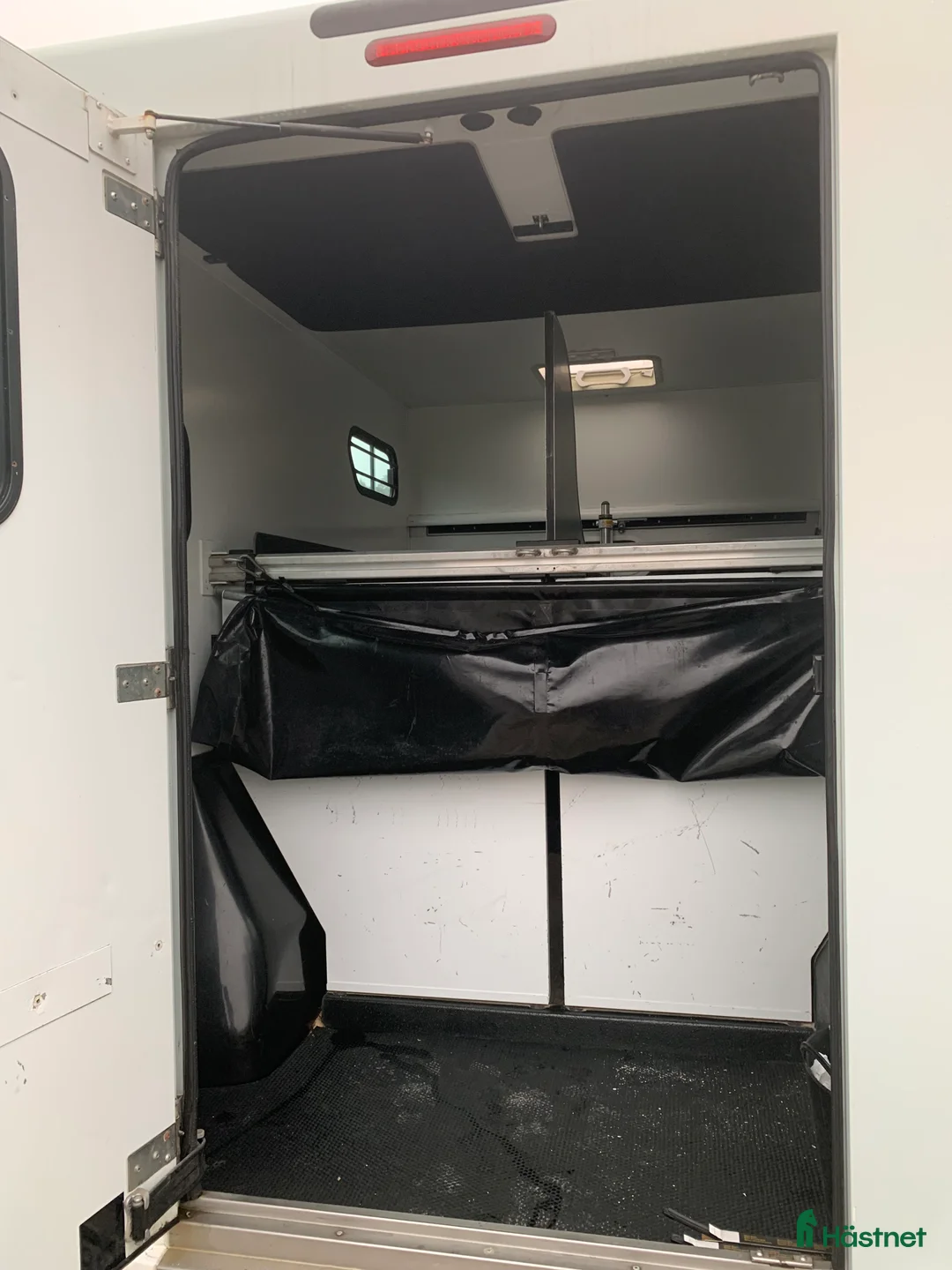 Hästlastbilar  fordon & transport till salu: Nybesiktigad B-korts Hästbuss i Ekerö - Annons 5