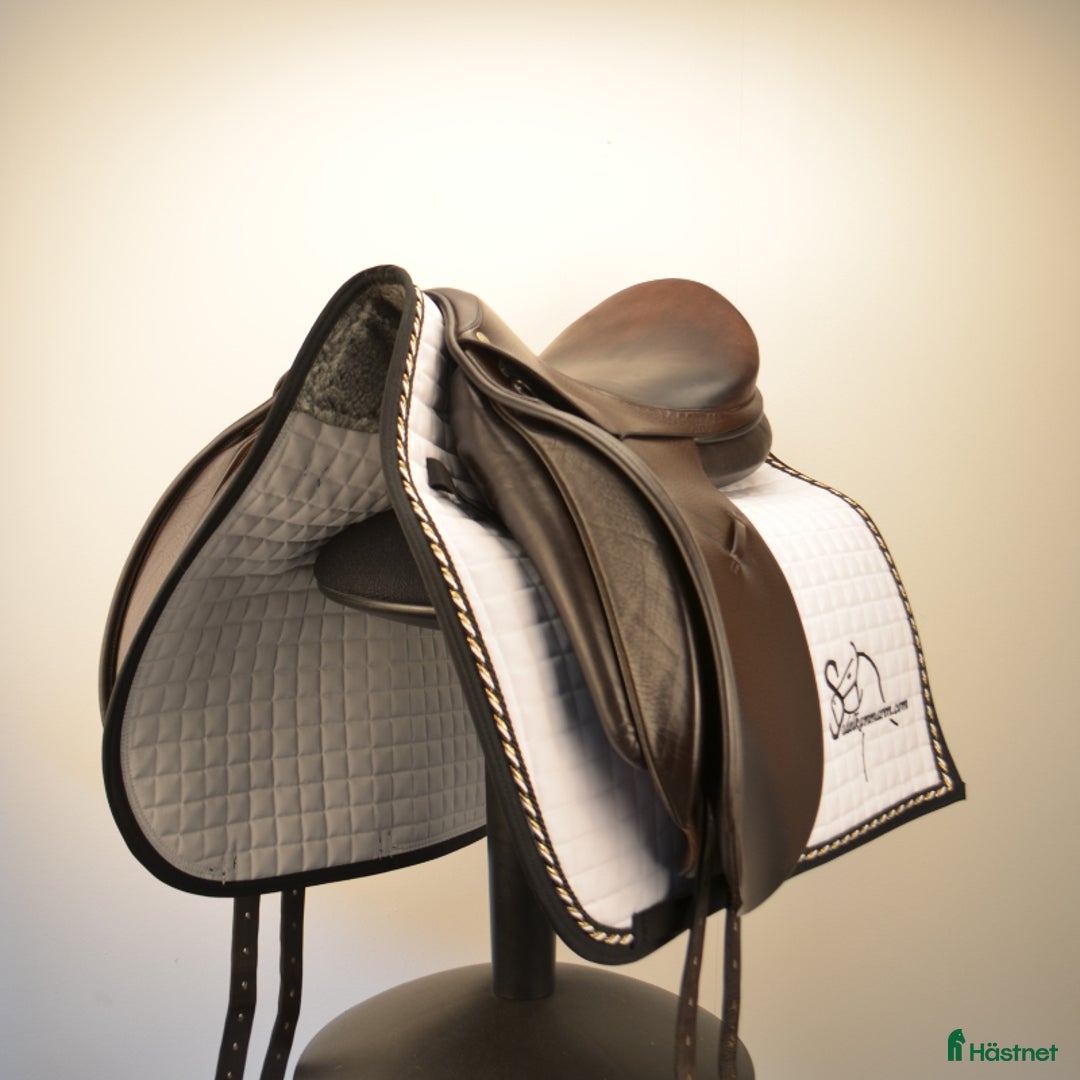 Sadlar hästutrustning till salu: Röösli Classic Pilatus i Sparsör - Annons 2