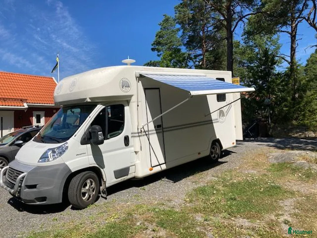 Hästlastbilar  fordon & transport till salu: Fullutrustad lågmilad B-kortslastbil med bodel - Annons 8
